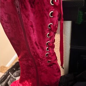 Chic Velvet Lace-Up Boots in Rich Red